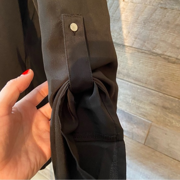 🛍️3/$30 Larry Levine women’s black billowy roll tab sleeve blouse size medium - Picture 6 of 9